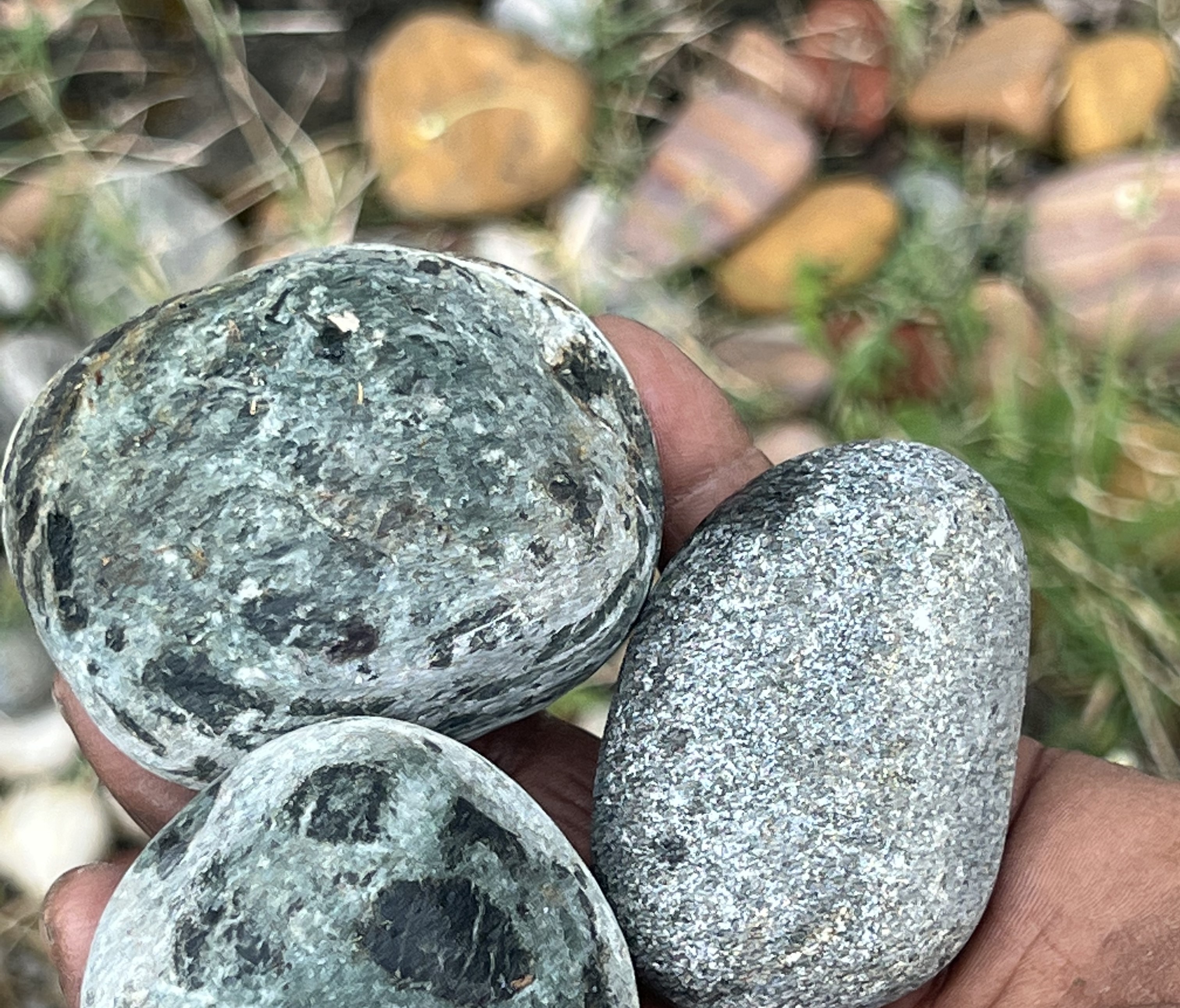 https://www.call-astro.com/public/images/products/1724469872_pebbles image.jpg